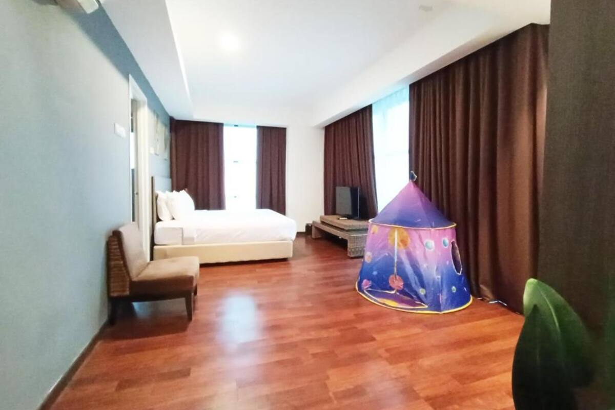 Room, 2 Bedrooms