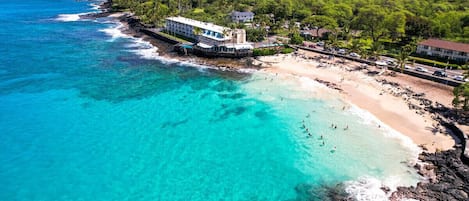 靠近海滩、沙滩椅、沙滩毛巾