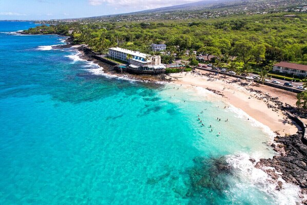 Tæt på stranden, liggestole, badehåndklæder