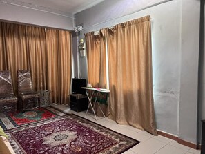 Deluxe Triple Room | Laptop workspace, free WiFi, bed sheets - OYO 90797 Napoh Motel (Jitra)