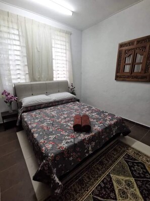 Deluxe Double Room | Laptop workspace, free WiFi, bed sheets - OYO 90797 Napoh Motel (Jitra)