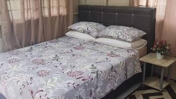 Deluxe Triple Room | Laptop workspace, free WiFi, bed sheets