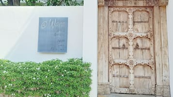 Vista frontal de la propiedad