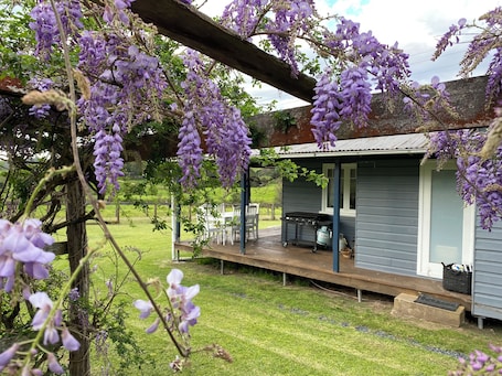 Outdoor dining. Little Farmhouse Near The Dairy