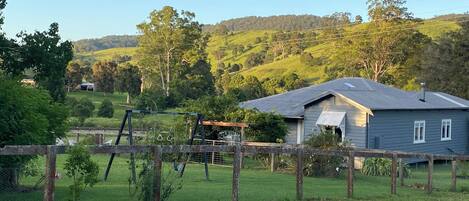 المنطقة المحيطة بالمنشأة