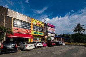 Exterior - OYO 89436 Sza Inn Syariah (Bandar Bera)