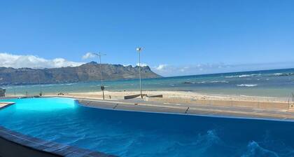 Oppulent Apartment on the Beach