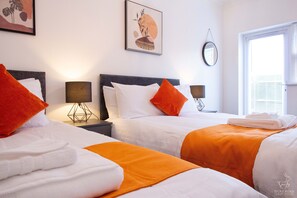 2 bedrooms, premium bedding, down comforters, individually decorated - Harwoods Road Watford Apartments (Watford)