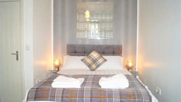 Comfort Apartment | 2 bedrooms, premium bedding, down comforters, individually decorated