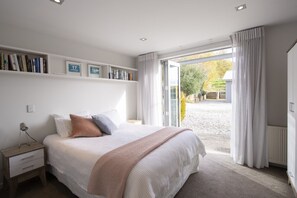 Bedroom with outdoor access