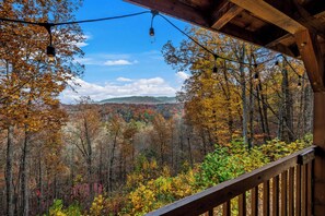 Property grounds - Secluded 2BR CABIN + Hot Tub/ Arcade/ VIEWS! (Gatlinburg)