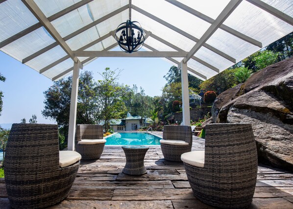 Outdoor pool, pool loungers - ANDRIYALA (Diyathalawa)