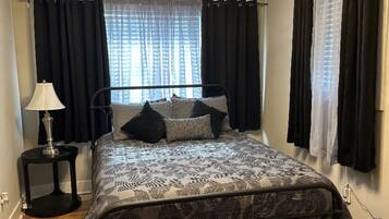 1 habitación, tabla de planchar con plancha, wifi gratis y ropa de cama