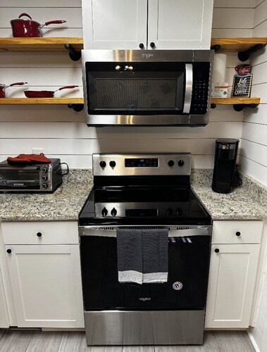 Cozy 1 bedroom gated community!