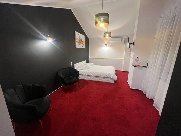 Luxury Room | 1 bedroom, free WiFi, bed sheets - Karma caffe&rooms (Bucharest)