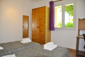 4 chambres, fer et planche à repasser, Wi-Fi, draps fournis