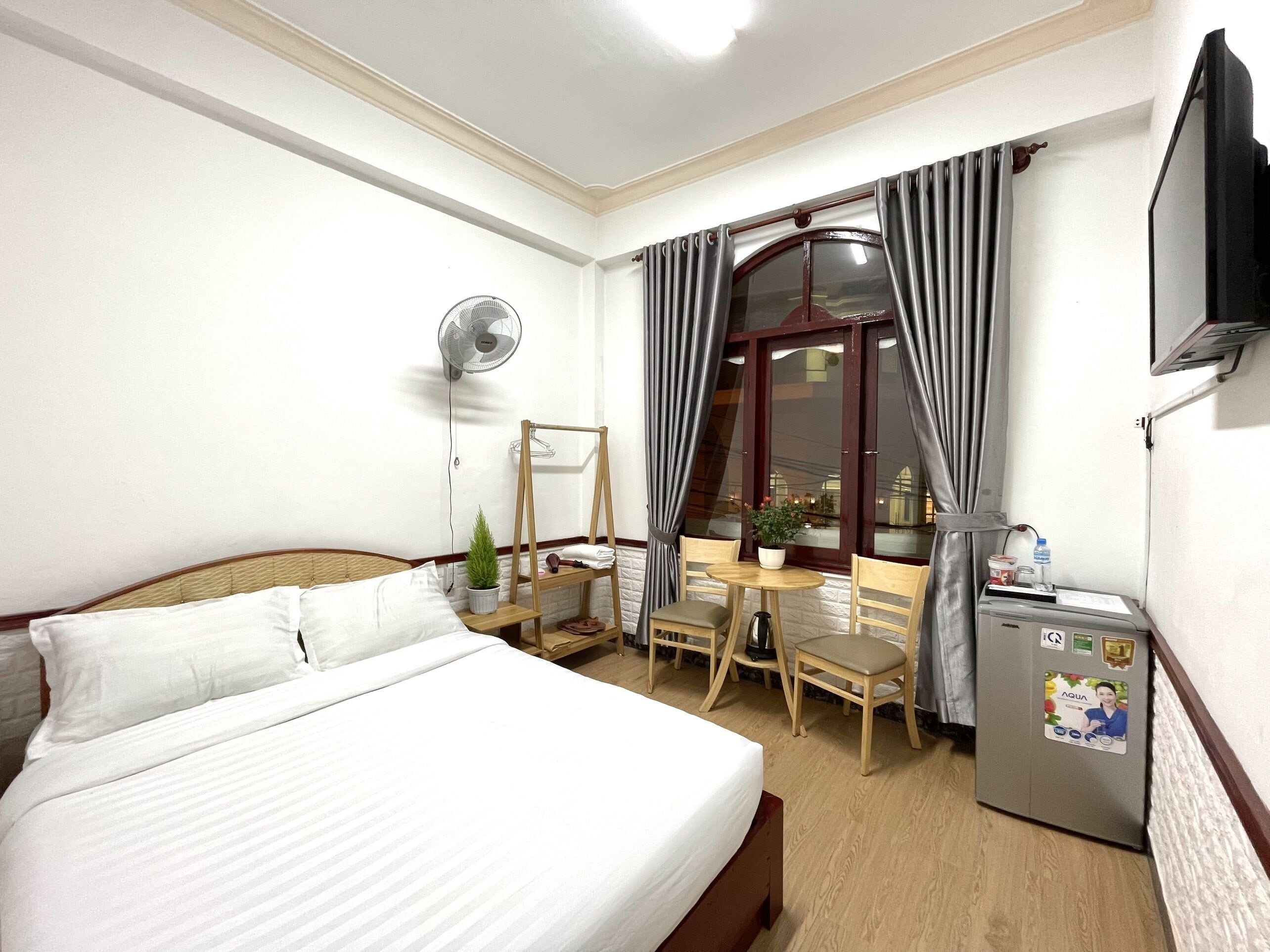 Deluxe Single Room | Minibar, individually furnished, desk, laptop workspace