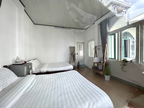 Minibar, individually furnished, desk, laptop workspace - Tuong Vy Dalat Central (Da Lat)