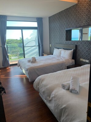 Basic Quadruple Room | Bed sheets - Happiness Inn (Hengchun)
