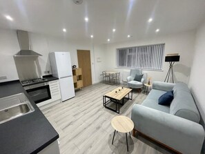 Smart TV - A Newly Built 2023 Apartment (Oxford)