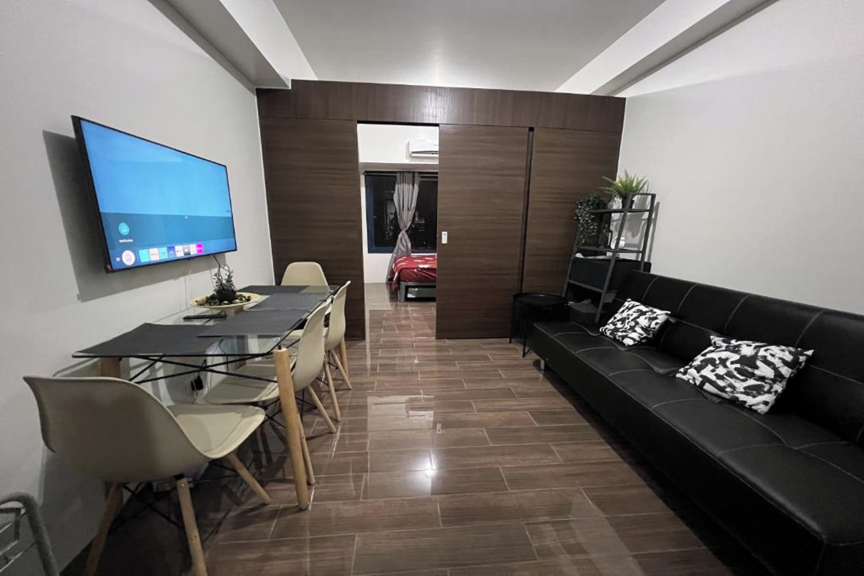 Family Studio | Desk, free WiFi