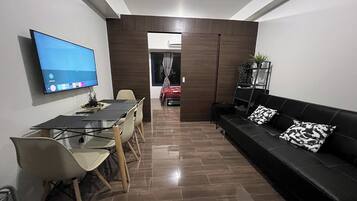 Family Studio | Desk, free WiFi