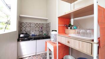 Villa, 3 Bedrooms, Balcony | Shared kitchen | Electric kettle