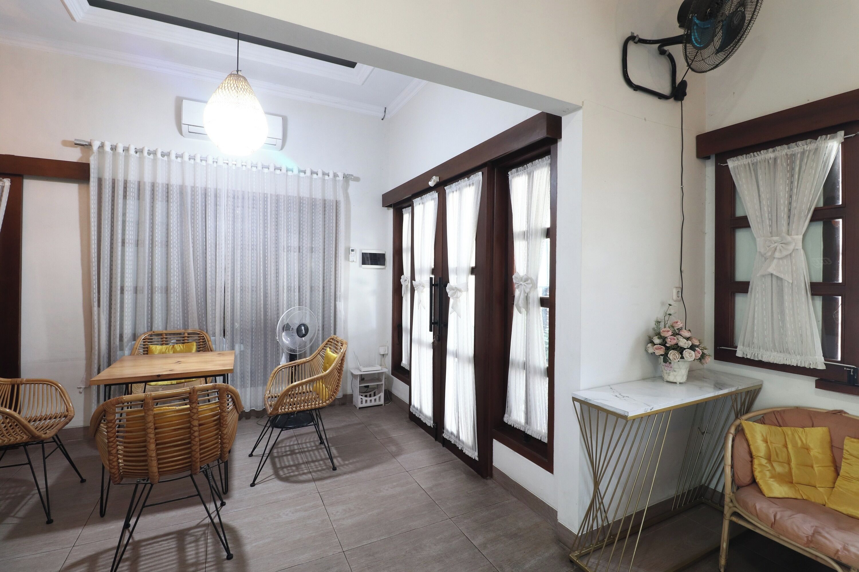 Vila, 3 quartos, sacada | Área de estar | TV de tela plana