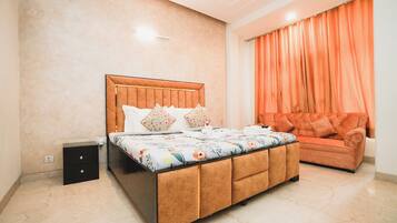 Superior Room | Desk, WiFi (free), bed sheets