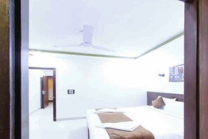 Phòng đôi Cao cấp | Phòng tắm | Buồng tắm vòi sen, vòi sen phun mưa, đồ dùng nhà tắm miễn phí 