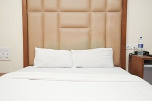 Classic Double Room | Desk, bed sheets - Hotel Royal Aqua (Mumbai)