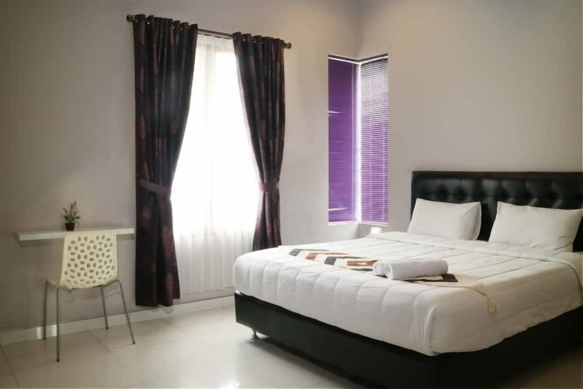 7 bedrooms, desk, free WiFi, bed sheets