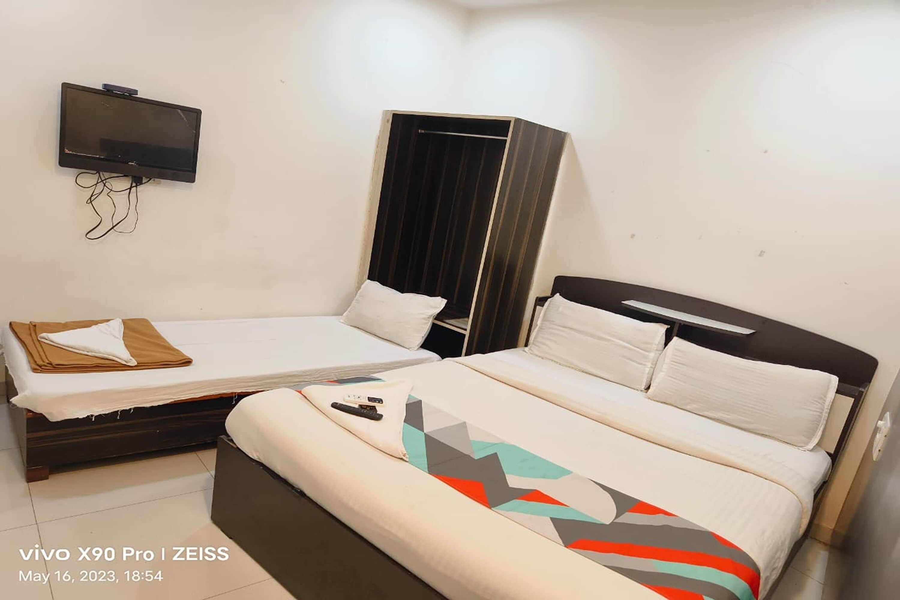 Escritorio, wifi gratis y ropa de cama 