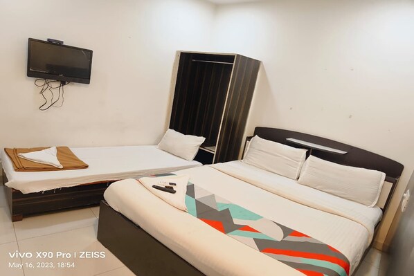 Standard Room | Desk, free WiFi, bed sheets - Hotel Mahi (Mumbai)