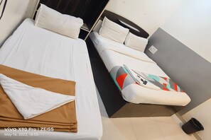 Quarto standard | Escrivaninha, Wi-Fi de cortesia, roupa de cama