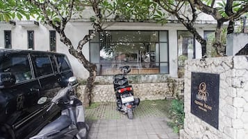 Fachada de la propiedad