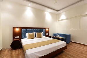 Deluxe Double Room | Meja, Wi-fi percuma, cadar katil