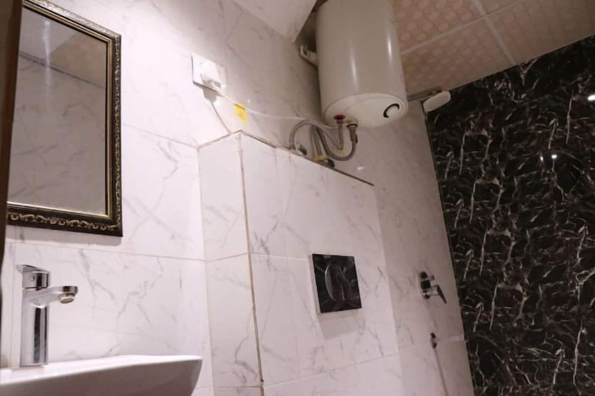 Bathroom | Shower, rainfall showerhead, bidet, towels