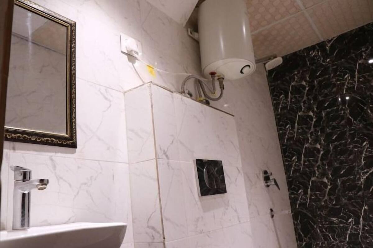 Bathroom | Shower, rainfall showerhead, bidet, towels