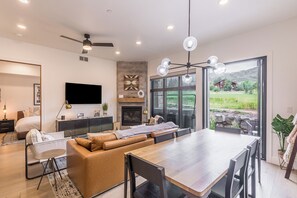 Smart TV, fireplace - Slope Sight by AvantStay | A+ Location w/ Hot Tub (Park City)