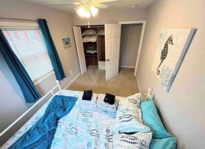 3 habitaciones, tabla de planchar con plancha, cuna de viaje y wifi