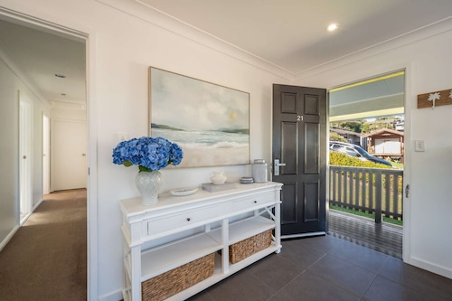 "Family Tides" – Short Stroll to the Beach