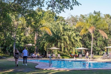 3 piscinas al aire libre, sillones reclinables de piscina