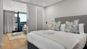 1 bedroom, laptop workspace, iron/ironing board, free WiFi - The Avant 303 (Cape Town)