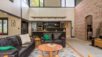 Rumah | Ruang keluarga | TV layar datar