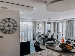 Dining - Luxury Home With Harbour Views in Poole (Dorset)