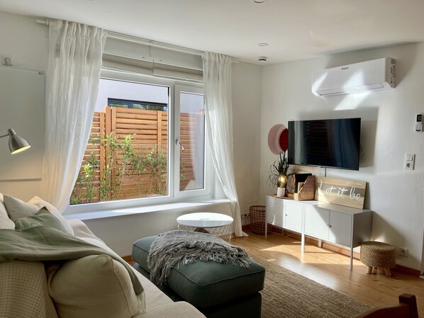 Smart TV - 1 Bedroom Private vacation home in Brandenburg an der Havel (Brandenburg an der Havel)