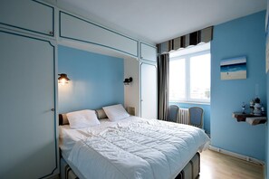 2 bedrooms, iron/ironing board
