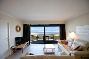 Smart TV - Seaside Escape w/ Balcony (Vlaanderen)