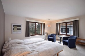 3 slaapkamers, een strijkplank/strijkijzer, wifi